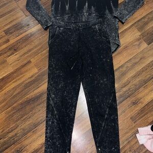 Stylish Women’s Rebecca Elliot acid wash set top and Bottoms